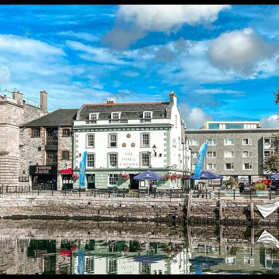 The Three Crowns B&B Plymouth Bagian luar foto