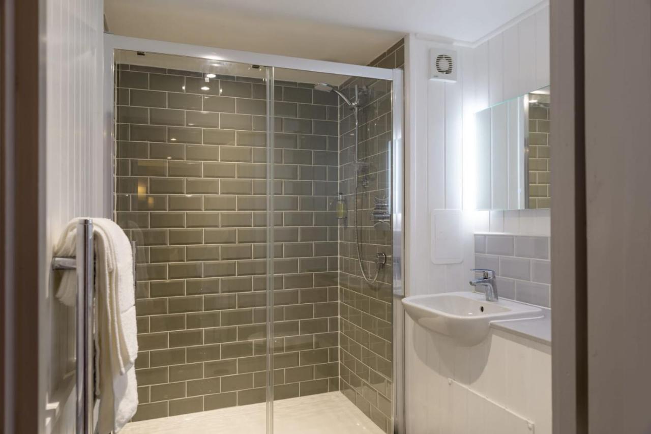 The Three Crowns B&B Plymouth Bagian luar foto