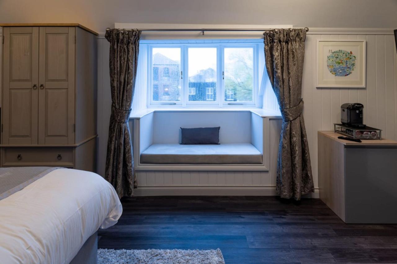 The Three Crowns B&B Plymouth Bagian luar foto